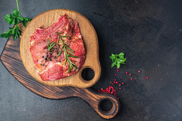 steak porc épices viande crue boeuf agneau portion fraîche repas sain régime alimentaire collation sur la table