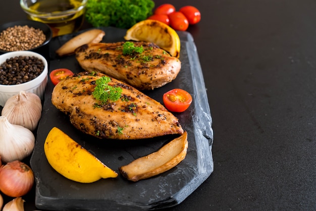 steak de poulet grillé