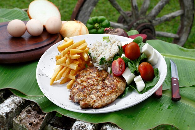 Steak de poulet grillé