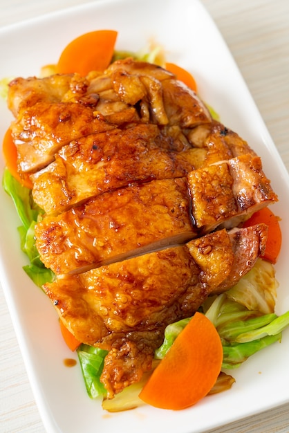 Steak de poulet teppanyaki teriyaki avec chou et carotte