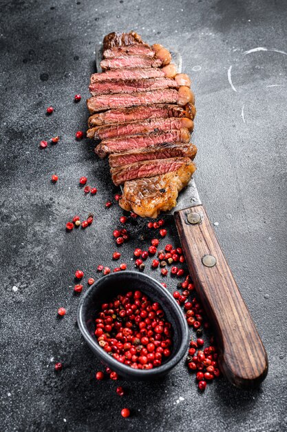 Steak de surlonge grillé sur couperet