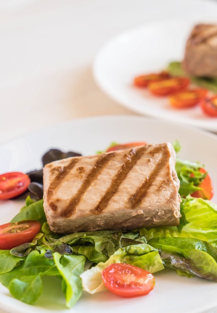 steak de thon à la salade