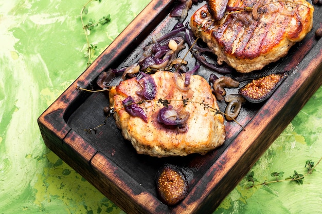 Steak de viande aux figues