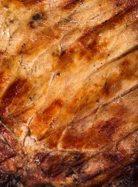 Steak de viande rôti sur le gril comme arrière-plan