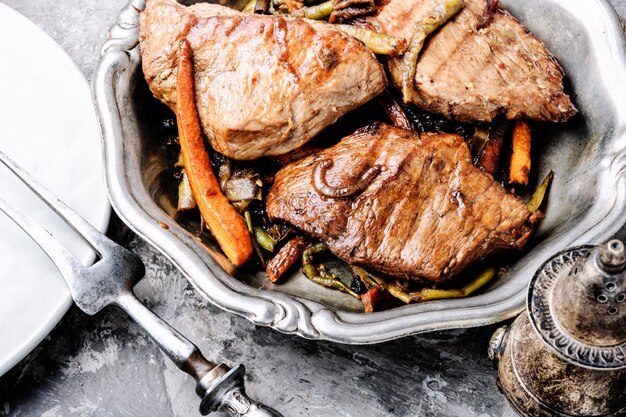 Photo steaks de boeuf aux légumes