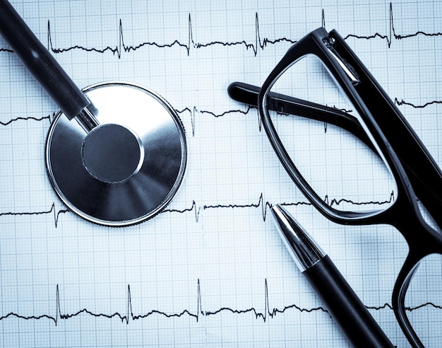 Stéthoscope sur ECG