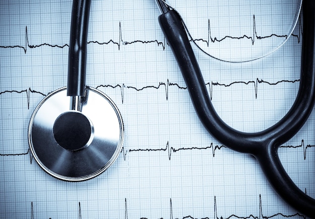 Stéthoscope sur ECG