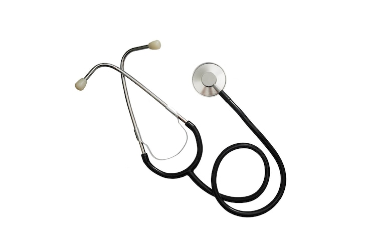 Photo sthétoscope isolé sur fond blanc. instrument médical pour l'auscultation.