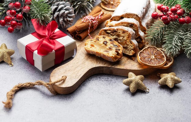 Photo stollen de noël avec décoration de vacances d'hiverxa