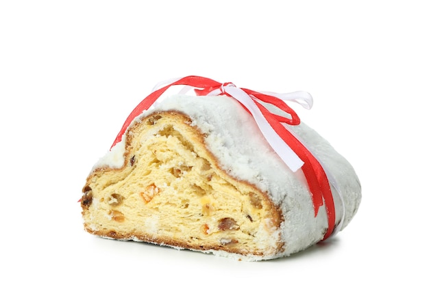 Stollen savoureux dessert allemand isolé sur fond blanc