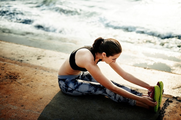 Stretching Exercise Training Concept de plage de mode de vie sain