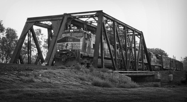 Photo structure construite contre le ciel