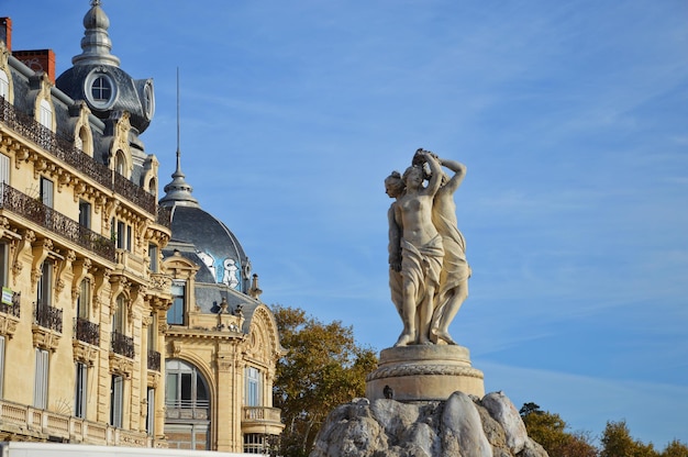 structure construite sur la place de la Comédie