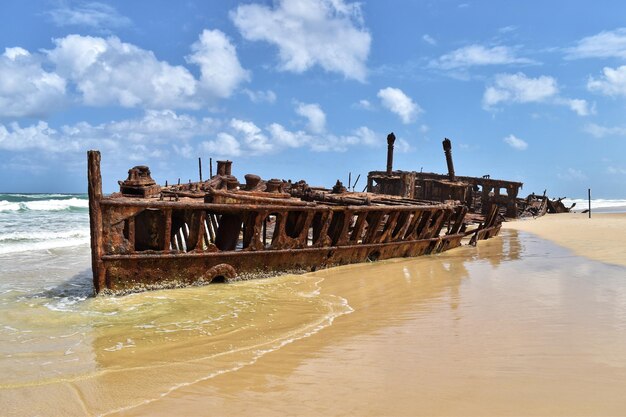 Photo structure construite sur la plage contre le ciel