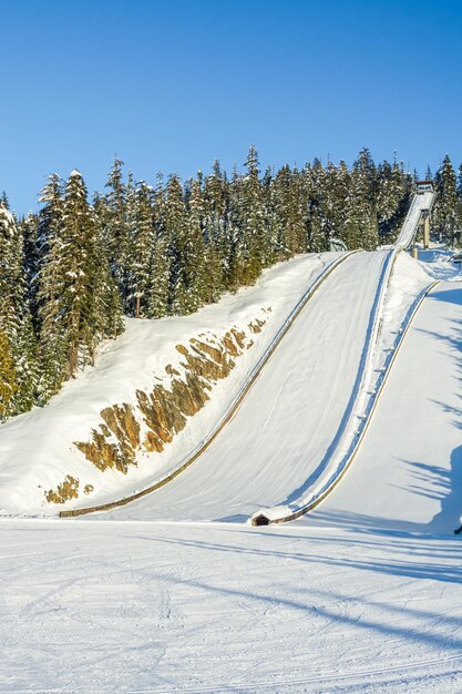 Photo structure pour le ski de saut de saut de ski dans la saison hivernale