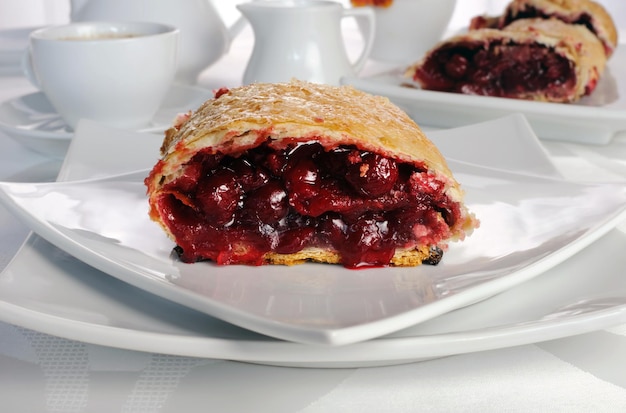 Photo le strudel à la cerise