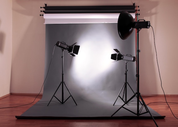 studio photo avec équipement d'éclairage