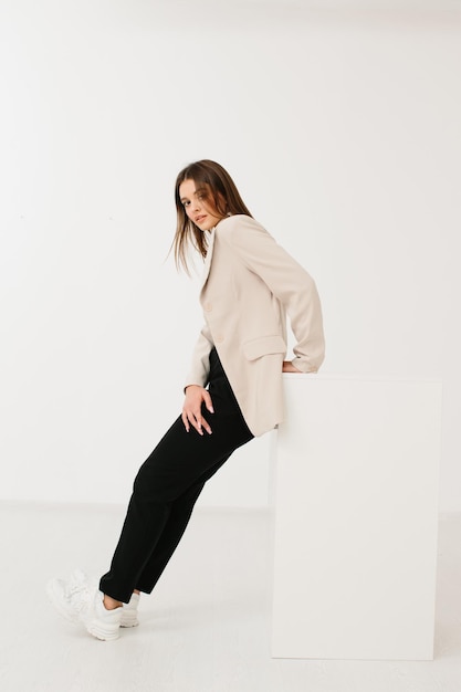 Studio Portrait Femme En Blazer