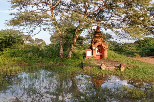 Stupa de pagode bouddhiste antique à Bagan Myanmar Birmanie