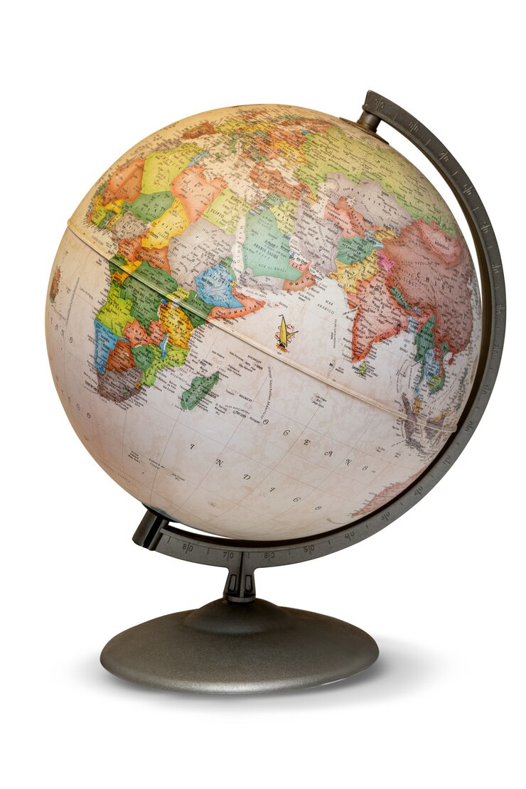 Photo style world globe - globe terrestre antique isolé sur fond blanc, un tracé de détourage