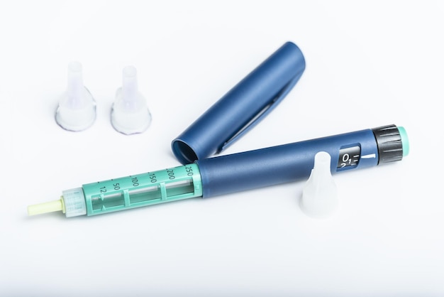 Stylo injecteur d'insuline, médecine, diabète, glycémie, soins de santé et concept de personnes.