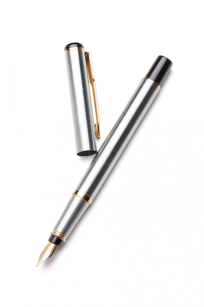 Stylo plume isolé sur blanc