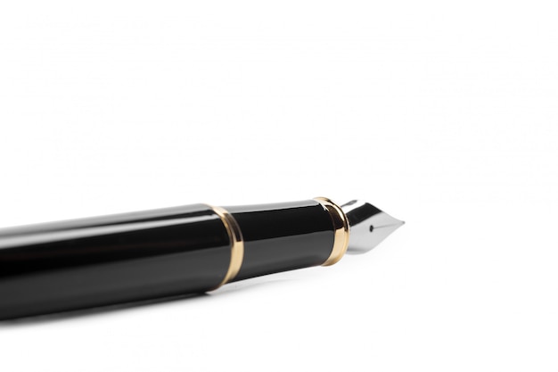 Stylo plume isolé sur blanc