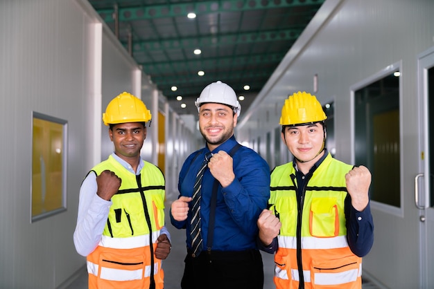 Succès chef d'entreprise ingénieur travail d'équipe succès emploi industrie de la technologie d'entrepôt de raffinerie