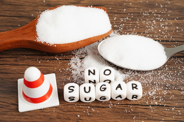 Photo sucre granulé sucré sans sucre avec texte régime de prévention du diabète et perte de poids pour une bonne santé