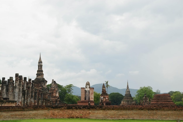 Sukhothai Thaïlande 20 mai 2022 Vue panoramique de Wat Maha That au parc historique de Sukhothai