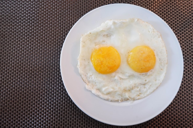 Sunny Side Up sur la table