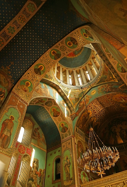 Superbe intérieur de l'église orthodoxe historique de la cathédrale de Tbilissi Sioni à Tbilissi en Géorgie