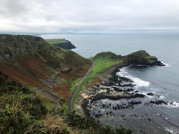 Superbe littoral d'Irlande du Nord, près de la Chaussée des Géants et de Bushmills, Royaume-Uni