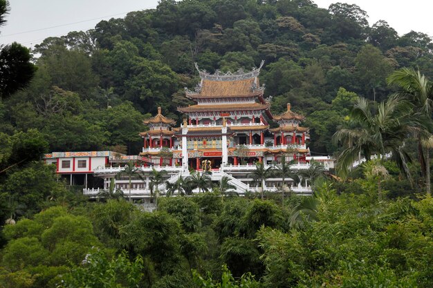 Photo superbe temple zhinan dans les forêts chinoises