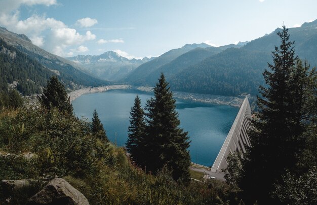 Une superbe vue sur le lac MALGA BISSINA et sur le Val di fumo