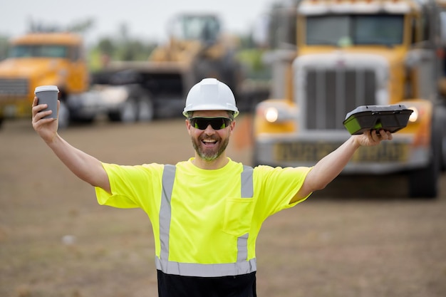 Superviseur d'ingénieur de construction dans la zone de construction de bâtiments en plein air