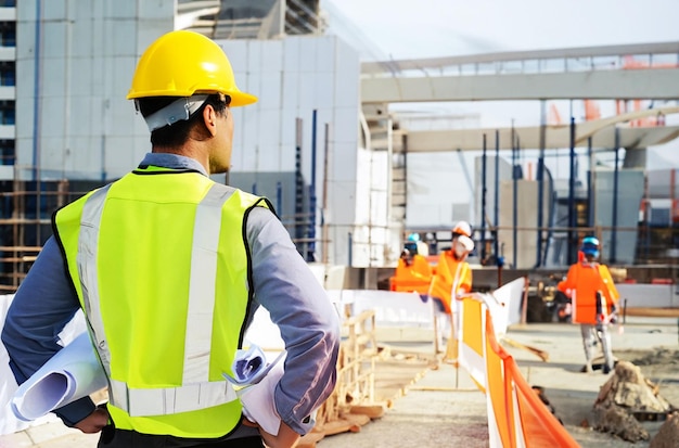 Supervision du chantier des travailleurs de la construction