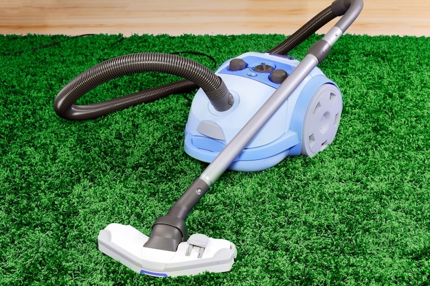 Support d'aspirateur sur tapis vert