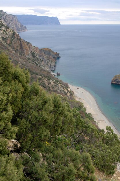 Le surf près des rochers Crimée Ukraine