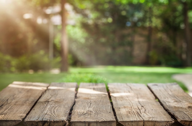 Surface en bois vide sur fond