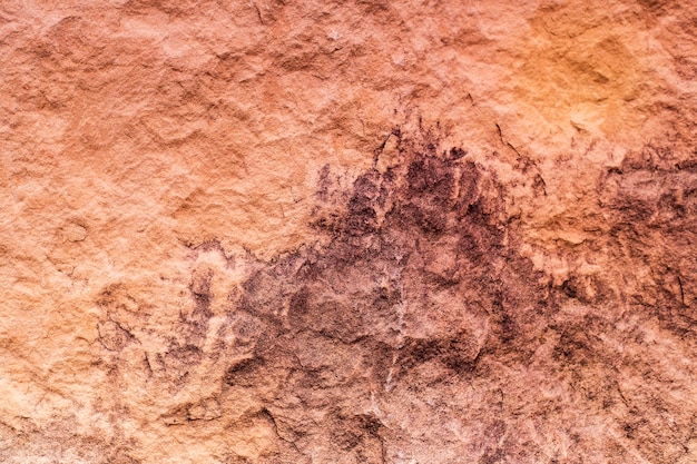 La surface du grès sous la lumière du jour.