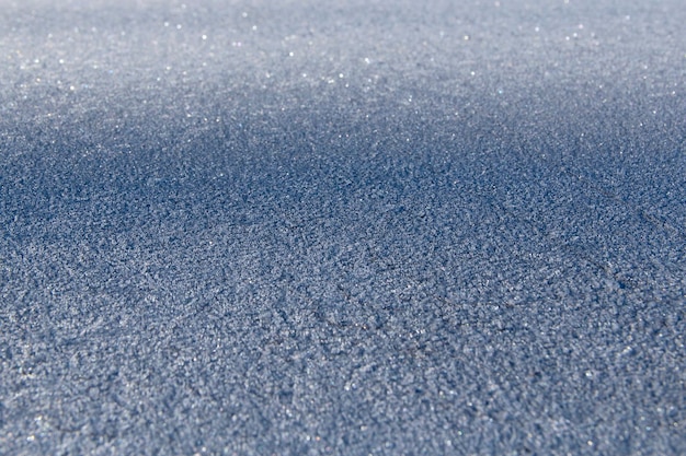 Surface du mur recouverte de givre en hiver Fond abstrait avec surface gelée recouverte