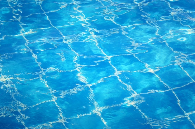 Surface de l&#39;eau bleue dans la piscine, eau de fond de la nature.