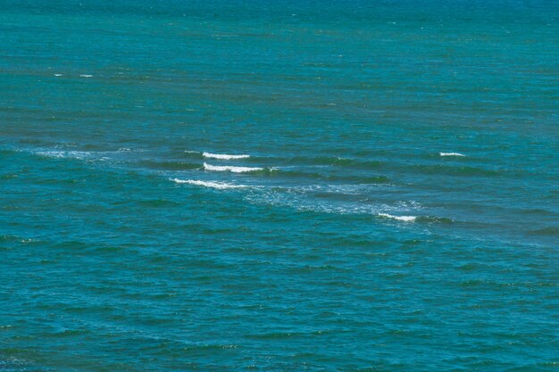 Surface de l'eau de la mer turquoise