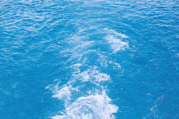 Surface de la mer bleue, vue de dessus