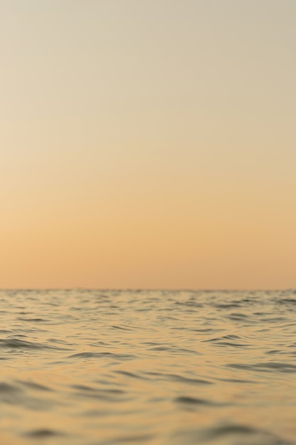 Surface de la mer tropicale calme