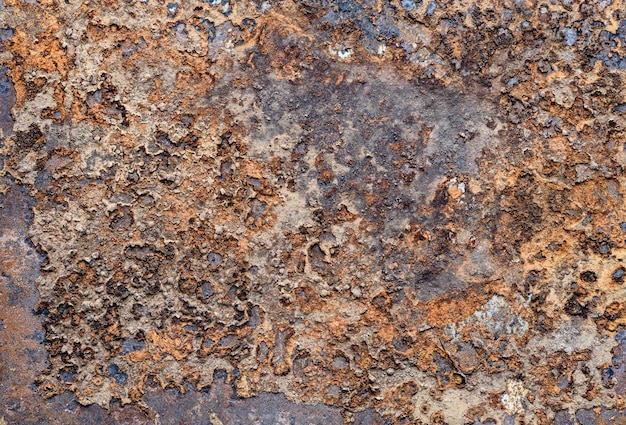 Surface de métal rouillé avec des traces de corrosion et de saleté