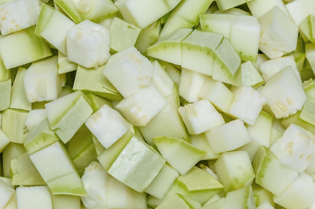 Surface de morceaux de courgettes fraîches hachées