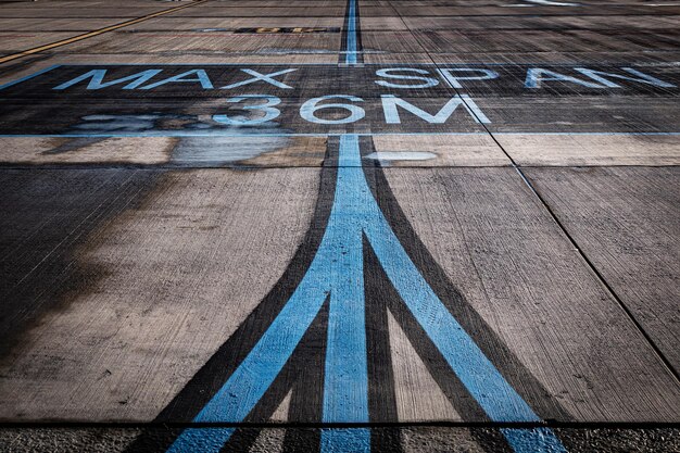 Surface de piste en béton de l'aéroport