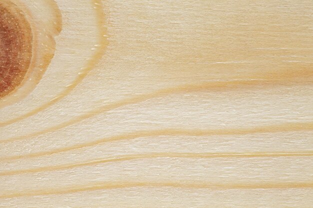 Surface d'une planche de bois en gros plan avec des traces d'une partie d'un nœud de bois